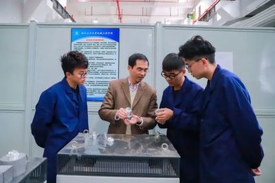 “寧送外賣不進(jìn)工廠”已成過(guò)去？應(yīng)屆畢業(yè)生揭秘 高端制造業(yè)的機(jī)電一體化專業(yè)真香